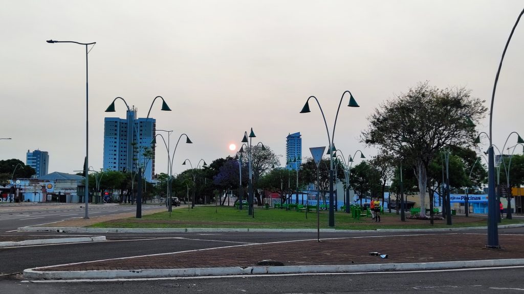 Terça-feira deve ser abafada com máxima de 34°C em Cascavel
