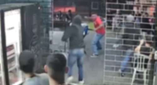 Imagem referente a Vídeo mostra atirador e vítima brigando antes de disparos de arma de fogo