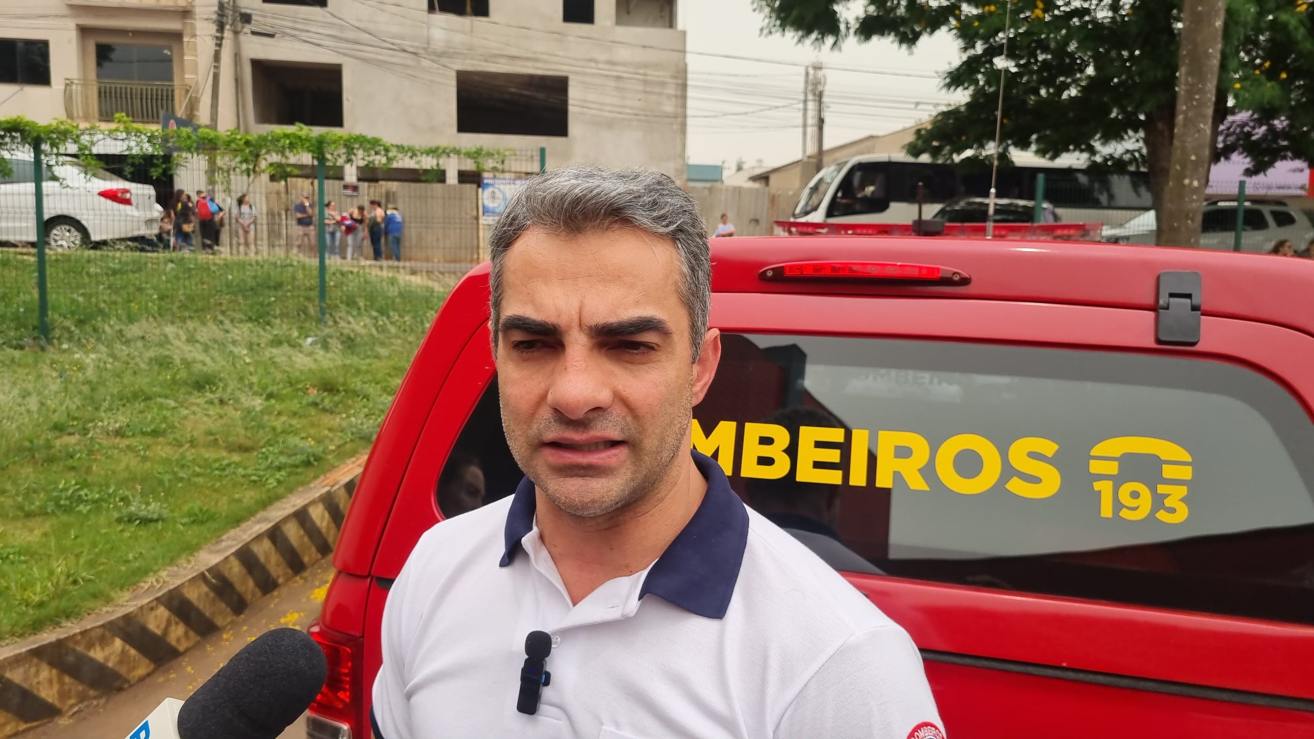 Após 40 minutos de manobras cardíacas, bombeiros reanimam criança que se afogou em piscina Após 40 minutos de manobras cardíacas, bombeiros reanimam criança que se afogou em piscina