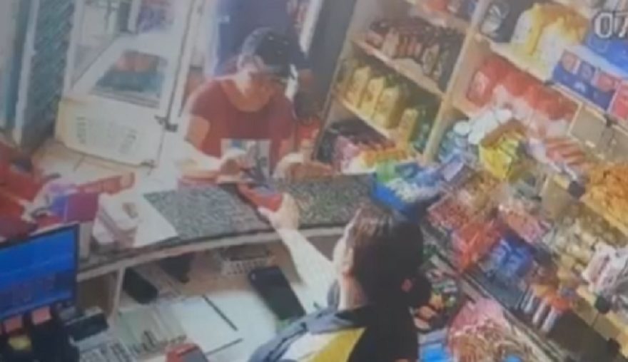 Mulher é flagrada fazendo compras com cartão furtado