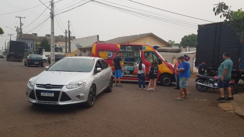 Imagem referente a Acidente entre carro e moto no Bairro Interlagos deixa rapaz ferido