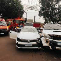 Imagem referente a Polo e SW4 se envolvem em forte colisão em cruzamento controlado por semáforo