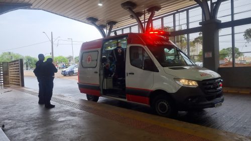 Imagem referente a Em risco, homem é socorrido pela GM e Samu no Terminal Oeste