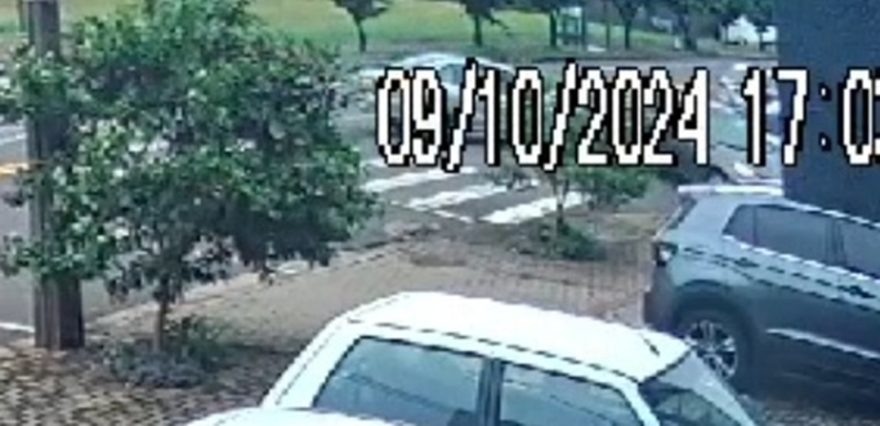 Câmera registra acidente de trânsito no Jardim Cristal