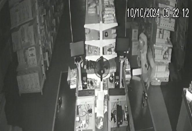 Vídeo mostra ação de ladrões durante furto em Atacado
