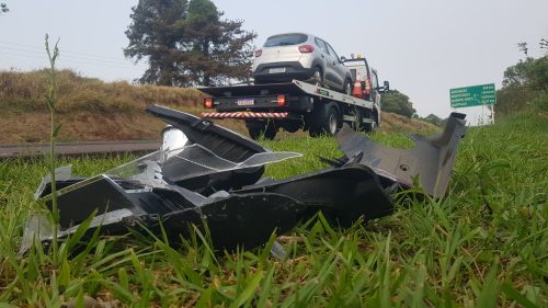 Imagem referente a Renault Kwid e Honda Civic se envolvem em colisão na BR-277