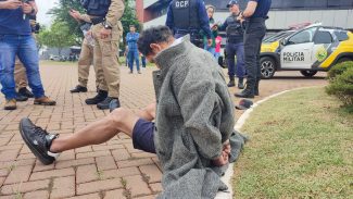 Armado com faca, homem tenta invadir sala do Prefeito e é detido pela Guarda Civil Patrimonial