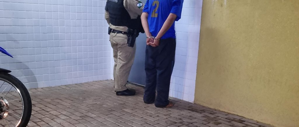 Suspeito de arrombar e furtar loja é preso pela PM em Corbélia