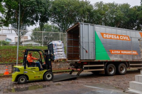 Imagem referente a Defesa Civil envia ajuda humanitária para Dois Vizinhos após estragos do granizo