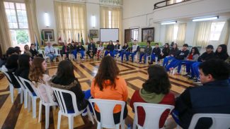 Com bolsa de estudo, concurso da CGE motiva alunos do Colégio Estadual do Paraná