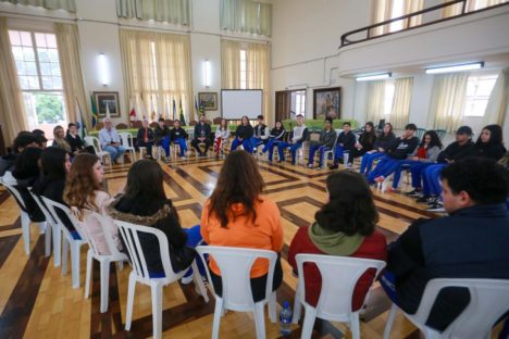 Imagem referente a Com bolsa de estudo, concurso da CGE motiva alunos do Colégio Estadual do Paraná