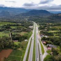 Imagem referente a Governo do Paraná lança edital de estudo para implantar novas rodovias no Litoral