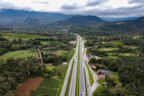 Imagem referente a Governo do Paraná lança edital de estudo para implantar novas rodovias no Litoral