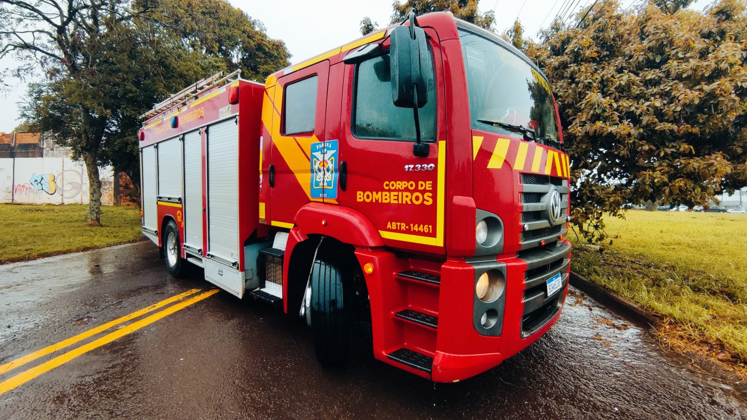 Bombeiros são acionados após Ford Ka soltar faíscas em estacionamento de supermercado em Cascavel Bombeiros são acionados após Ford Ka soltar faíscas em estacionamento de supermercado em Cascavel