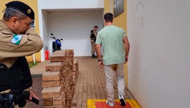 Imagem referente a Motorista bêbado é preso pela PM e defeca nas calças