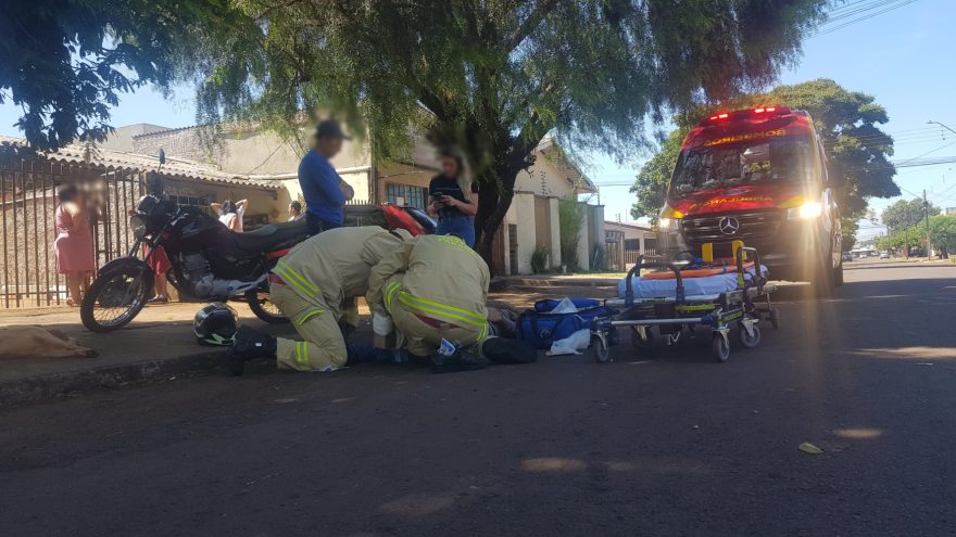 Motociclista fratura perna e pé em acidente no Brasmadeira