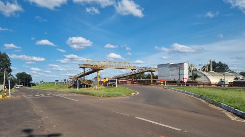 Imagem referente a Pessoa em risco é socorrida pelo Siate em passarela sobre a BR-277, em Cascavel