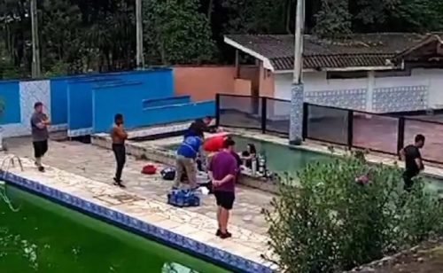 Imagem referente a Diversão quase termina em tragédia após criança se afogar na piscina durante festa