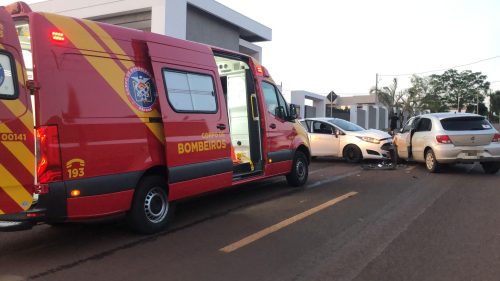 Imagem referente a Forte colisão entre Gol e Fiesta casal ferido na Rua Visconde de Guarapuava