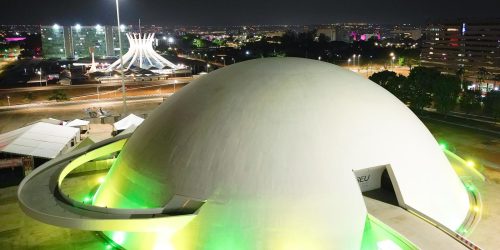 Imagem referente a Brasília se ilumina de verde e amarelo 2 dias antes de jogo da seleção