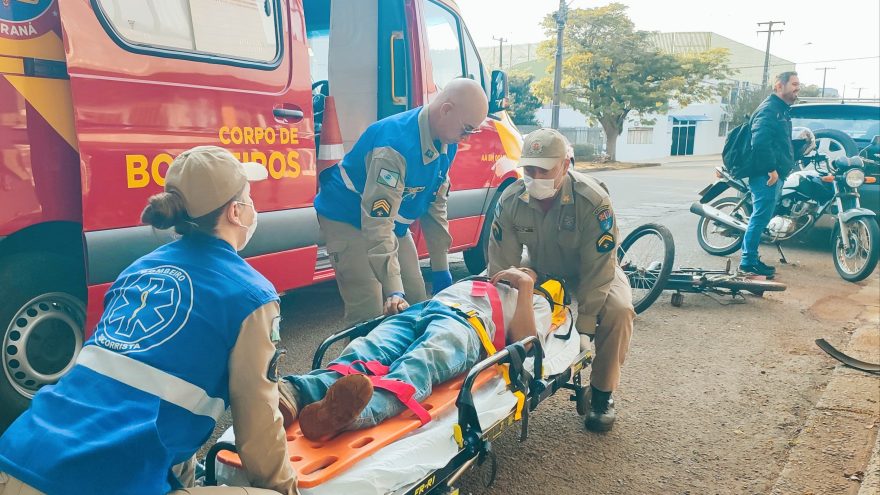 Ciclista fica ferido ao sofrer queda na Rua Rafael Picolli, no Centro