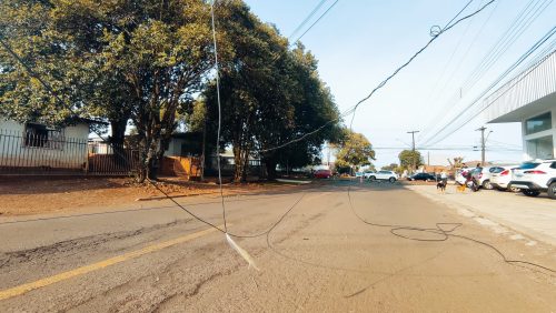 Imagem referente a Caminhão arranca fiações no Parque São Paulo, interdita rua e deixa imóveis sem energia