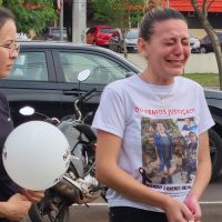 Imagem referente a Quatro meses sem Nando: família realiza protesto em frente ao Fórum