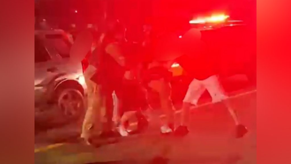 “Que xou da Xuxa é esse?” Homem é preso após dirigir embriagado, resistir prisão e agredir policias
