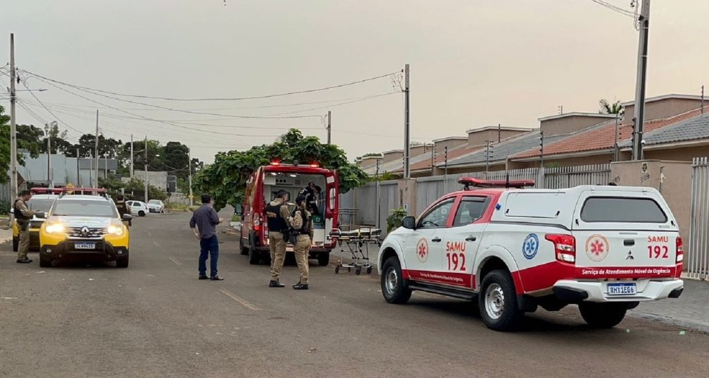 Confronto armado em garagem de veículos termina com assaltante baleado em Foz do Iguaçu