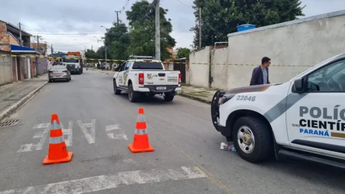 Imagem referente a A caminho do trabalho, mulher morre atropelada por caminhão