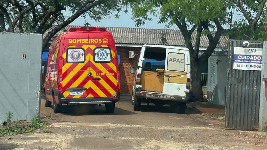 Com ferimentos nas mãos, aluno da APAE é socorrido pelo Siate