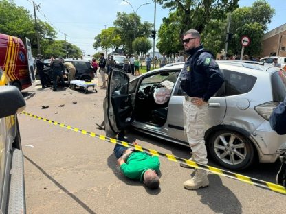 Imagem referente a Perseguição policial acaba em tragédia: traficante atinge carro de família em alta velocidade