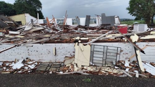 Imagem referente a Temporal arrasa área rural de Itaipulândia e deixa rastro de destruição