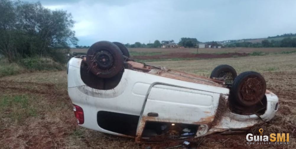Capotamento na PR-495 deixa duas pessoas feridas em Medianeira