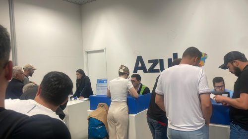 Imagem referente a Passageiros da Azul enfrentam noite de frustração com cancelamento de voo em Cascavel