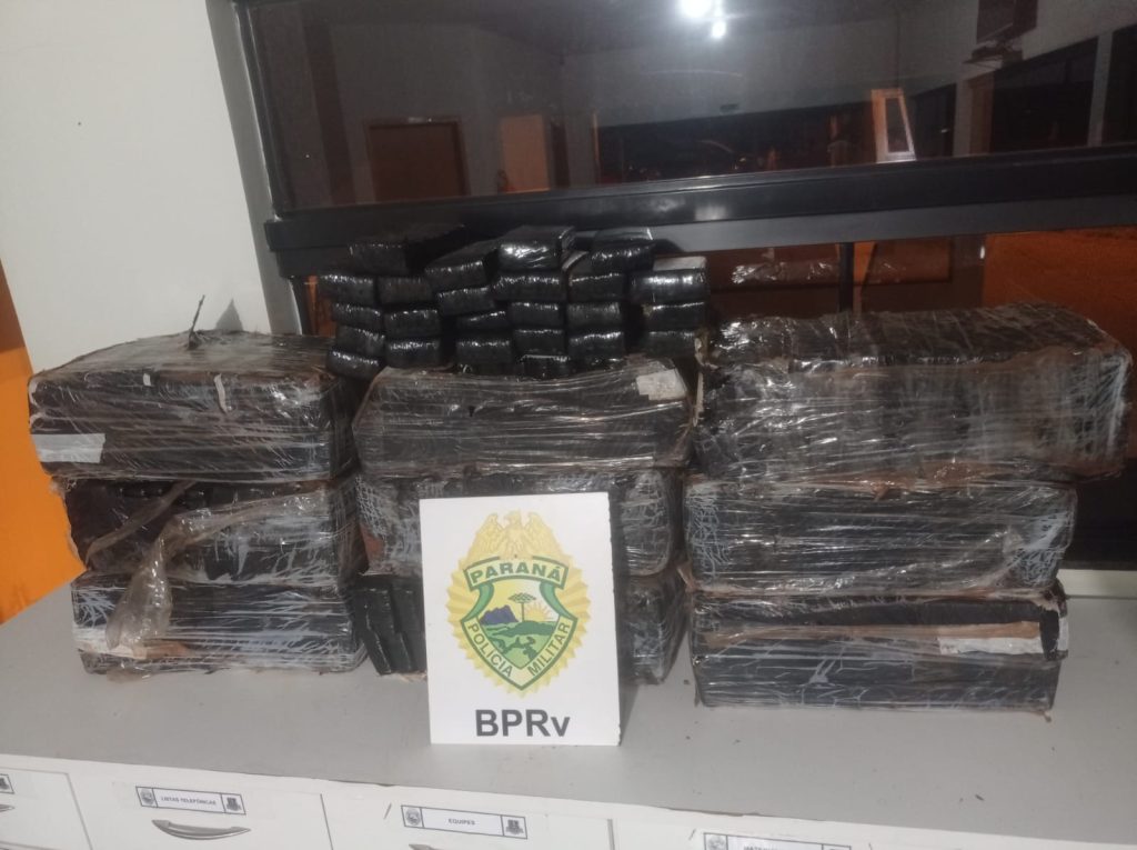 Homem é preso com quase 200kg de maconha em carro roubado durante fiscalização em Iporã