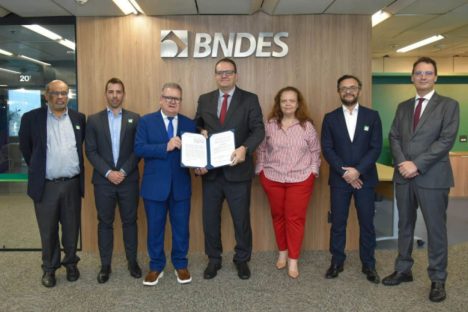 Imagem referente a BRDE firma parceria com BNDES na estruturação de futuras concessões e PPPs