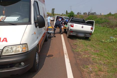 Imagem referente a Condutora de veículo e crianças de 3 e 6 anos ficam feridas após capotamento em Umuarama