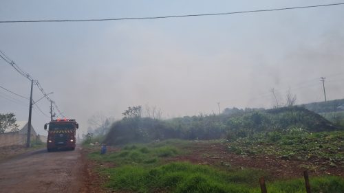 Imagem referente a Corpo de Bombeiros combate incêndio nas proximidades de escola no Morumbi