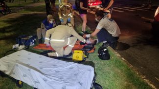 Cacetada! Grave acidente deixa motociclista ferido na Avenida Tancredo Neves