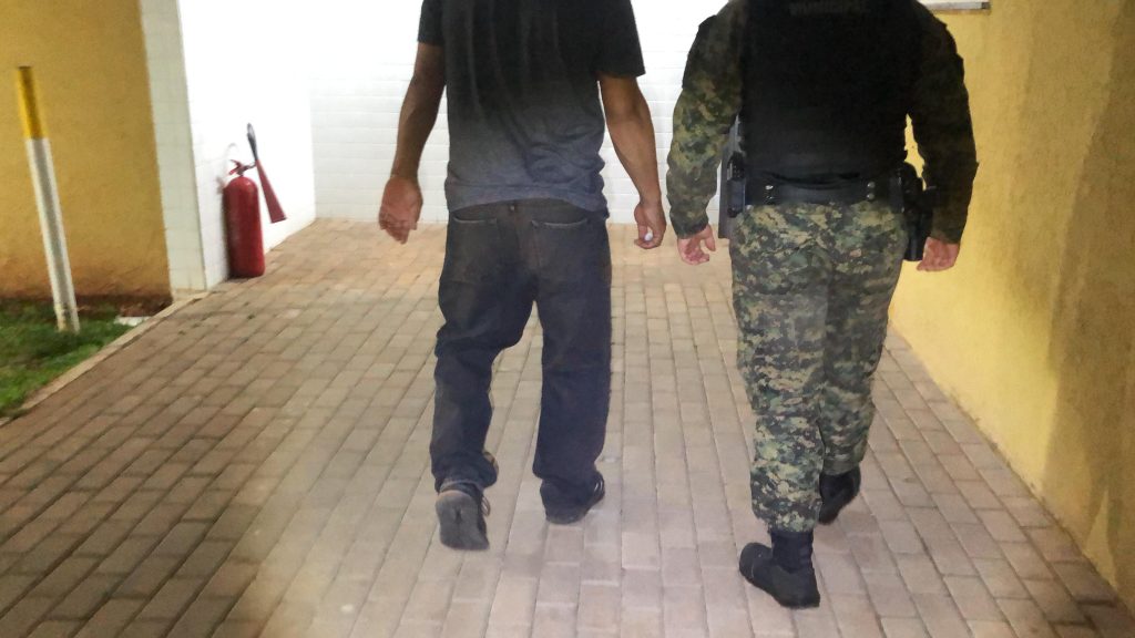 Condutor embriagado é preso após ser flagrado furando semáforos no Centro