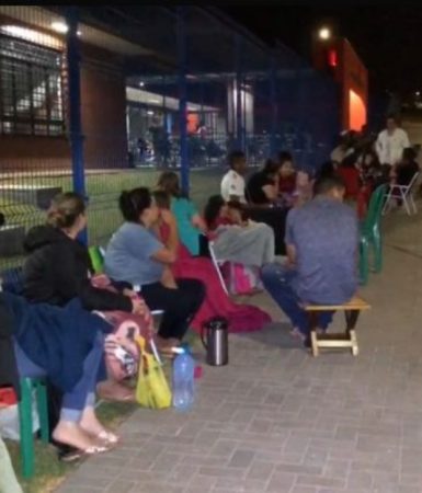 Imagem referente a Pais madrugam na fila para garantir vaga em escola de ensino integral em Cascavel