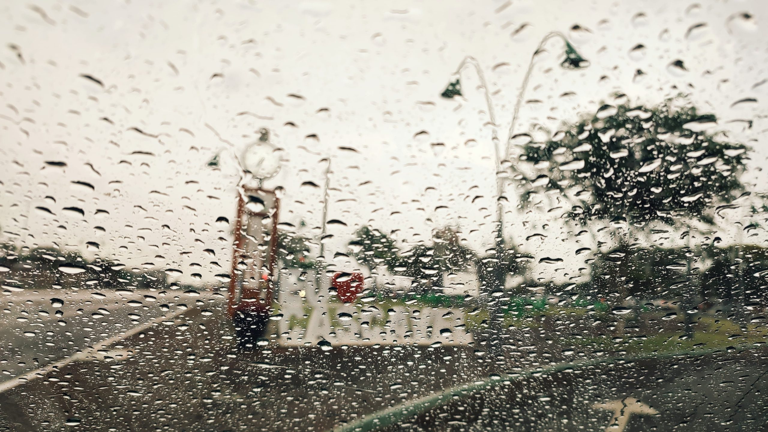 Imagem referente a Temporal derruba torre e fiação na BR-163, em Cascavel