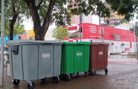 Imagem referente a Lixeiras são substituídas na região central de Cascavel nesta sexta-feira (18)