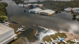 Aeroporto de Porto Alegre volta a receber voos comerciais na segunda