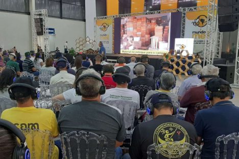 Imagem referente a Evento em Pato Branco reúne visitantes e técnicos e celebra bom momento da cadeia do mel