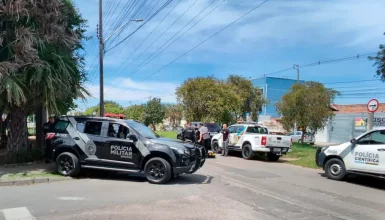 Imagem referente a Com carro roubado, homem morre em confronto com a RONE