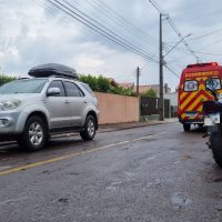 Imagem referente a Colisão entre SW4 e moto deixa motociclista ferida no Parque Verde