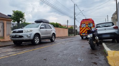 Imagem referente a Colisão entre SW4 e moto deixa motociclista ferida no Parque Verde