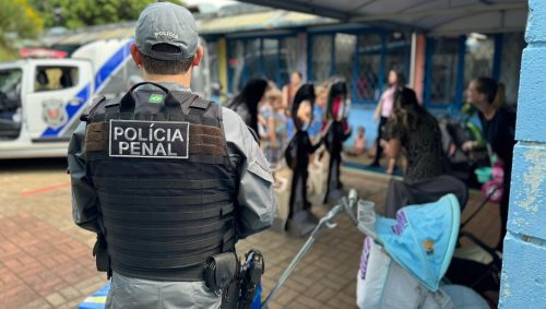 Imagem referente a Polícia Penal do Paraná realiza ação social para crianças em CMEI de Cascavel